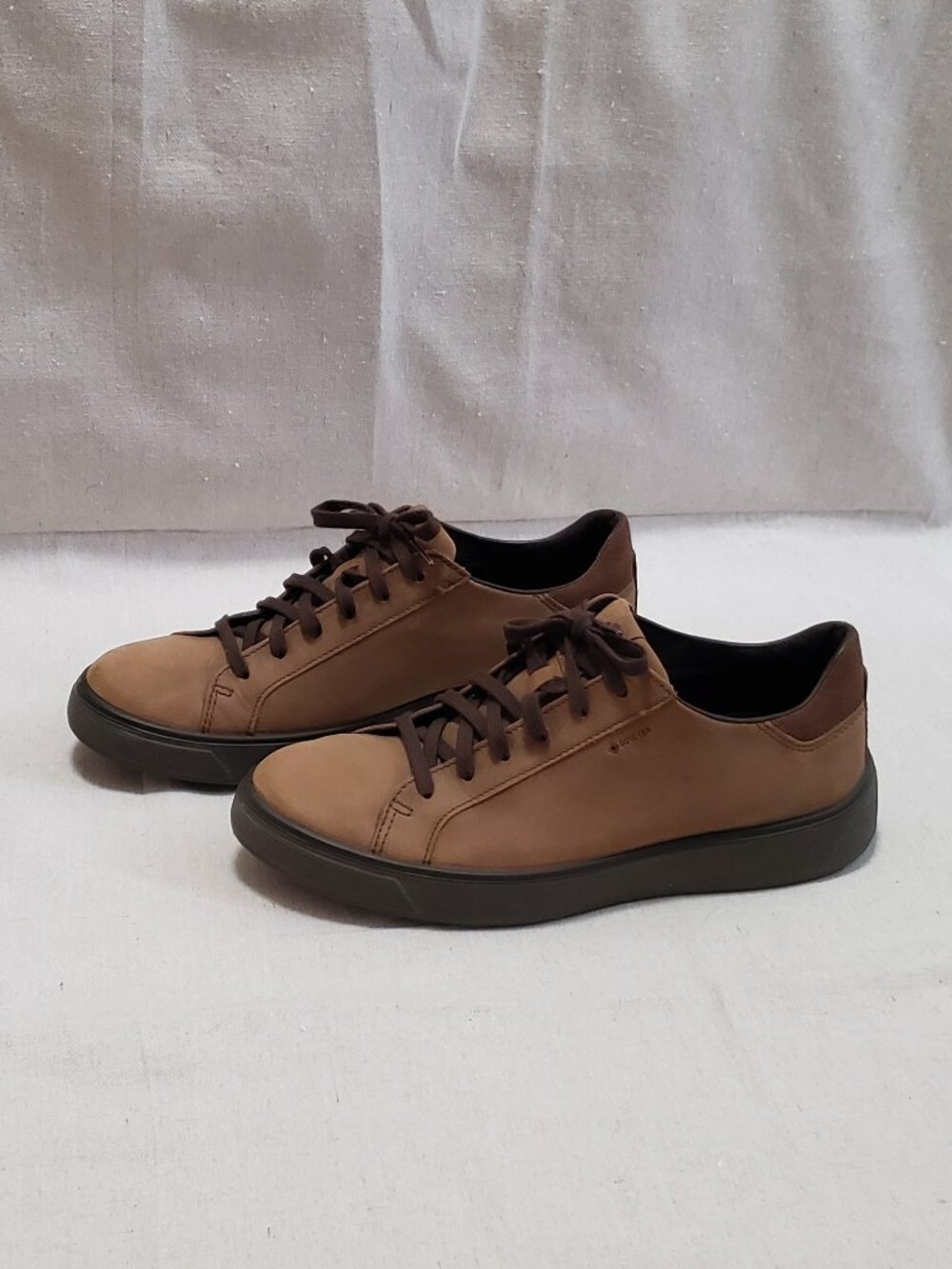 ECCO Mens Size 10-10.5 Shoes Core-Tex Light Brown Nubuck Suede Leather Sneakers